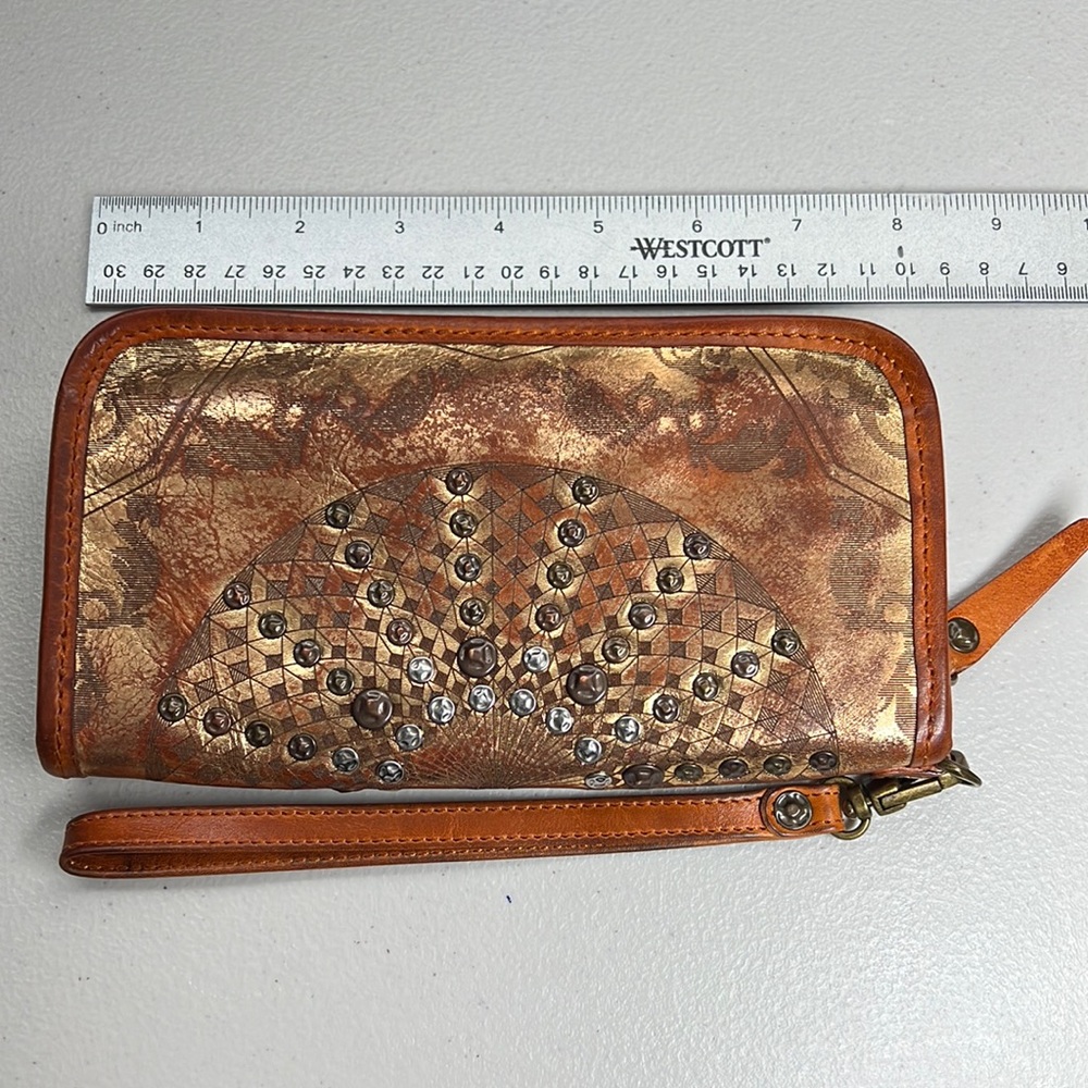 Old Trend Mola clutch